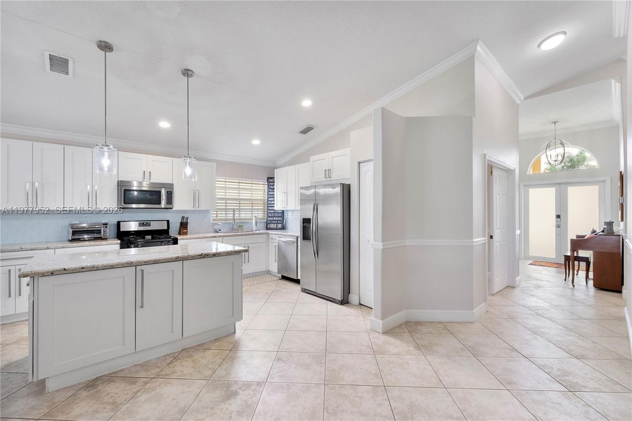 2365 NW 137th Ter , Sunrise, FL 33323 Photo