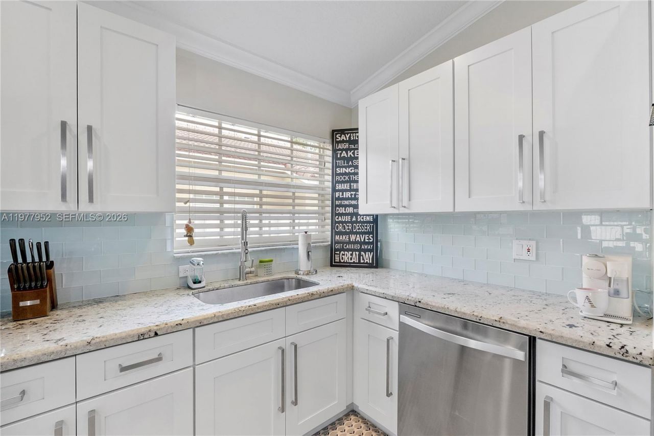 2365 NW 137th Ter , Sunrise, FL 33323 Photo