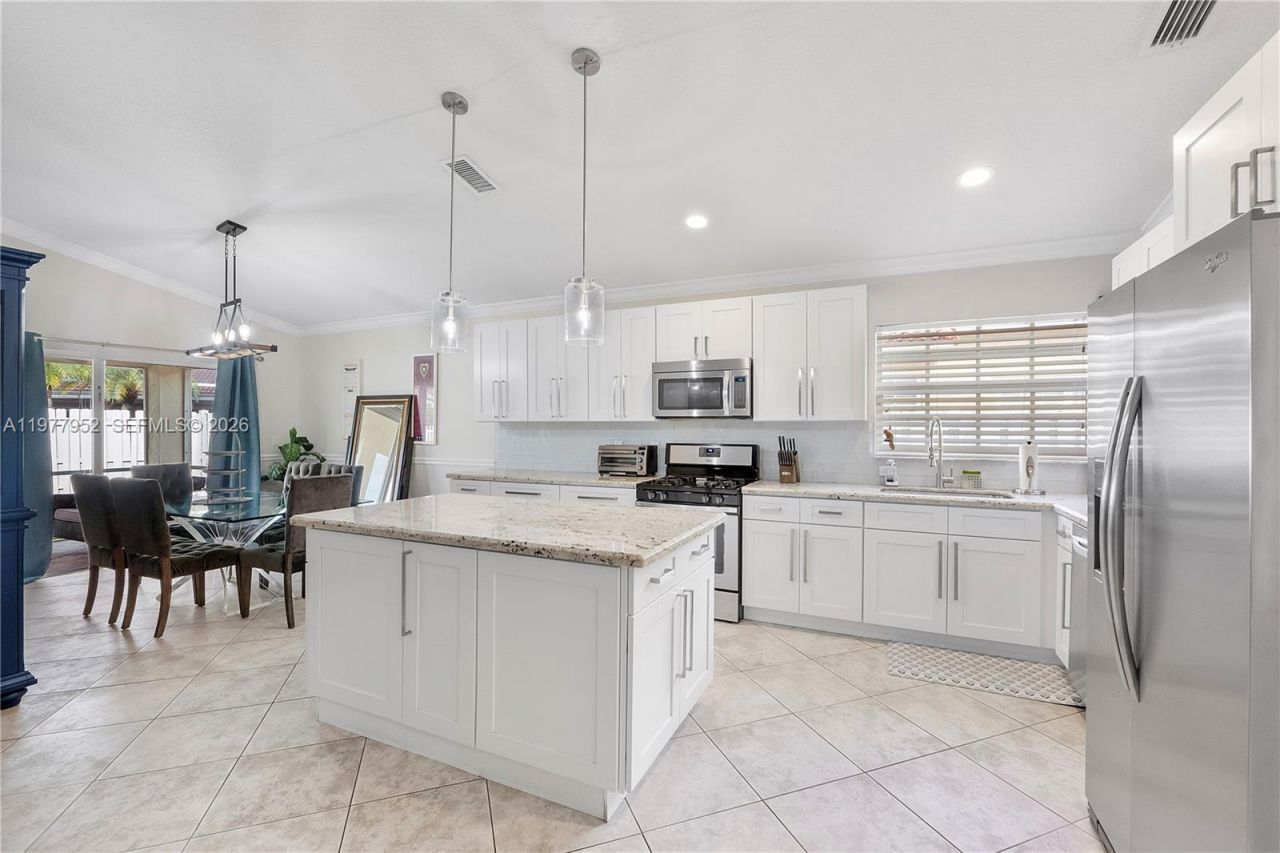 2365 NW 137th Ter , Sunrise, FL 33323 Photo