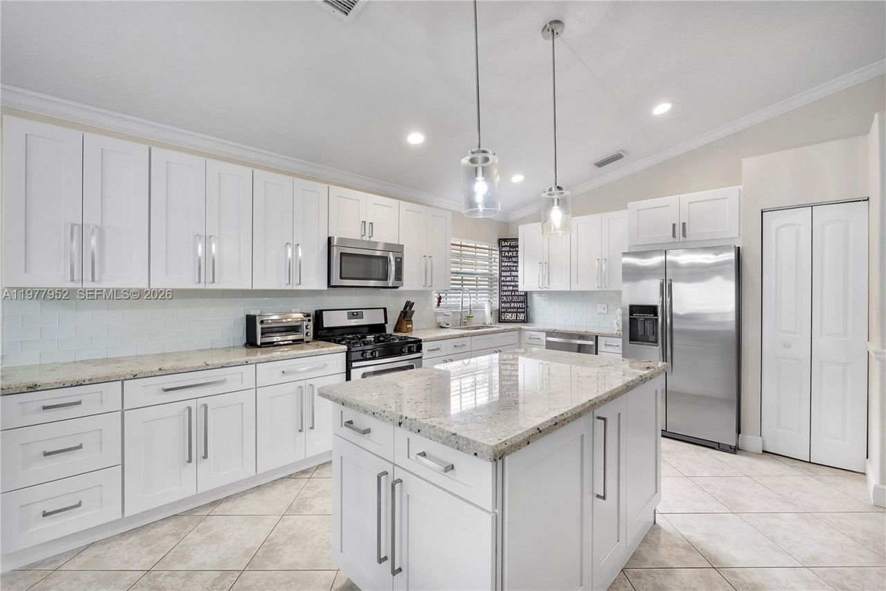 2365 NW 137th Ter , Sunrise, FL 33323 Photo