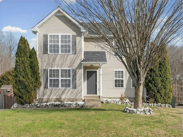 2817 Sharpie Dr, Clarksville, TN 37040