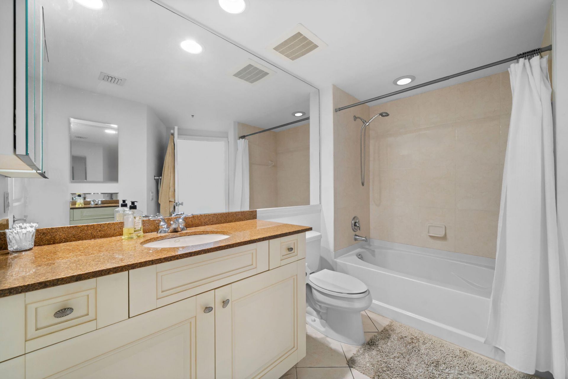 347 N New River Drive, Unit 1506, Fort Lauderdale, FL 33301 Photo