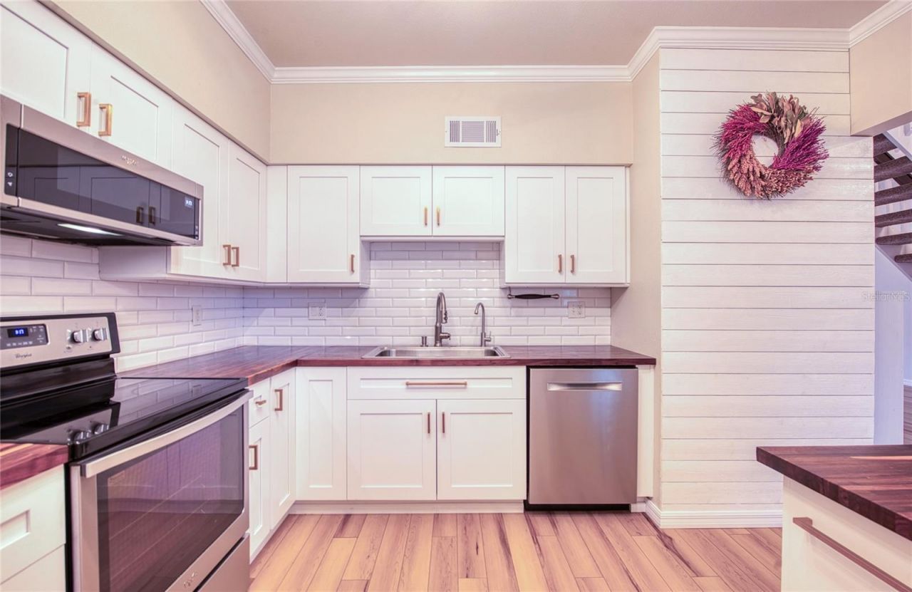 159 Hunter Court, Unit N/A, Palm Harbor, FL 34684 Photo