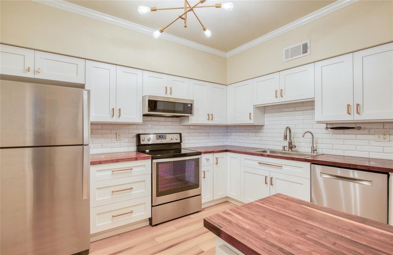 159 Hunter Court, Unit N/A, Palm Harbor, FL 34684 Photo