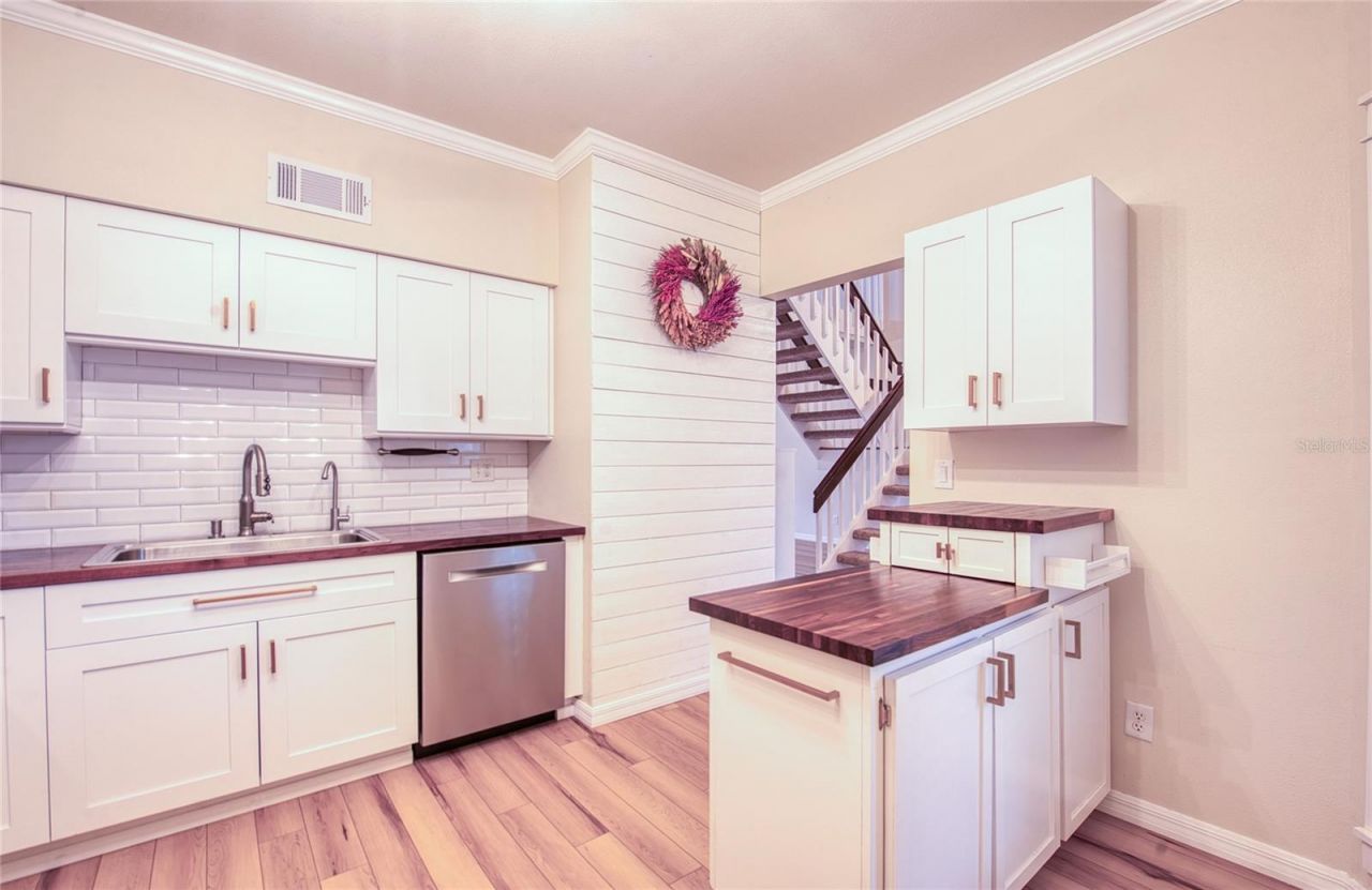 159 Hunter Court, Unit N/A, Palm Harbor, FL 34684 Photo