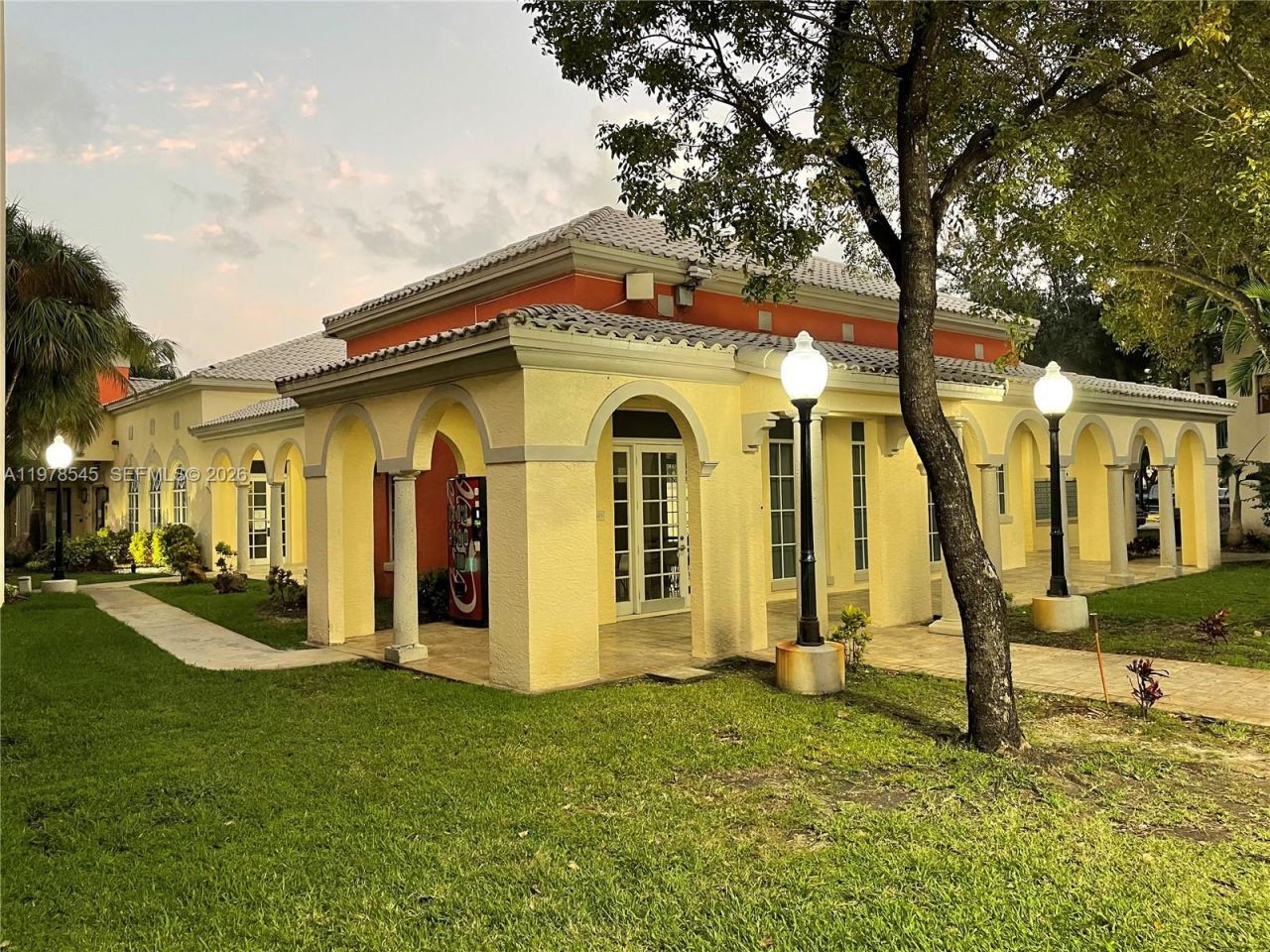 8323 Lake Dr, Unit 108, Doral, FL 33166 Photo