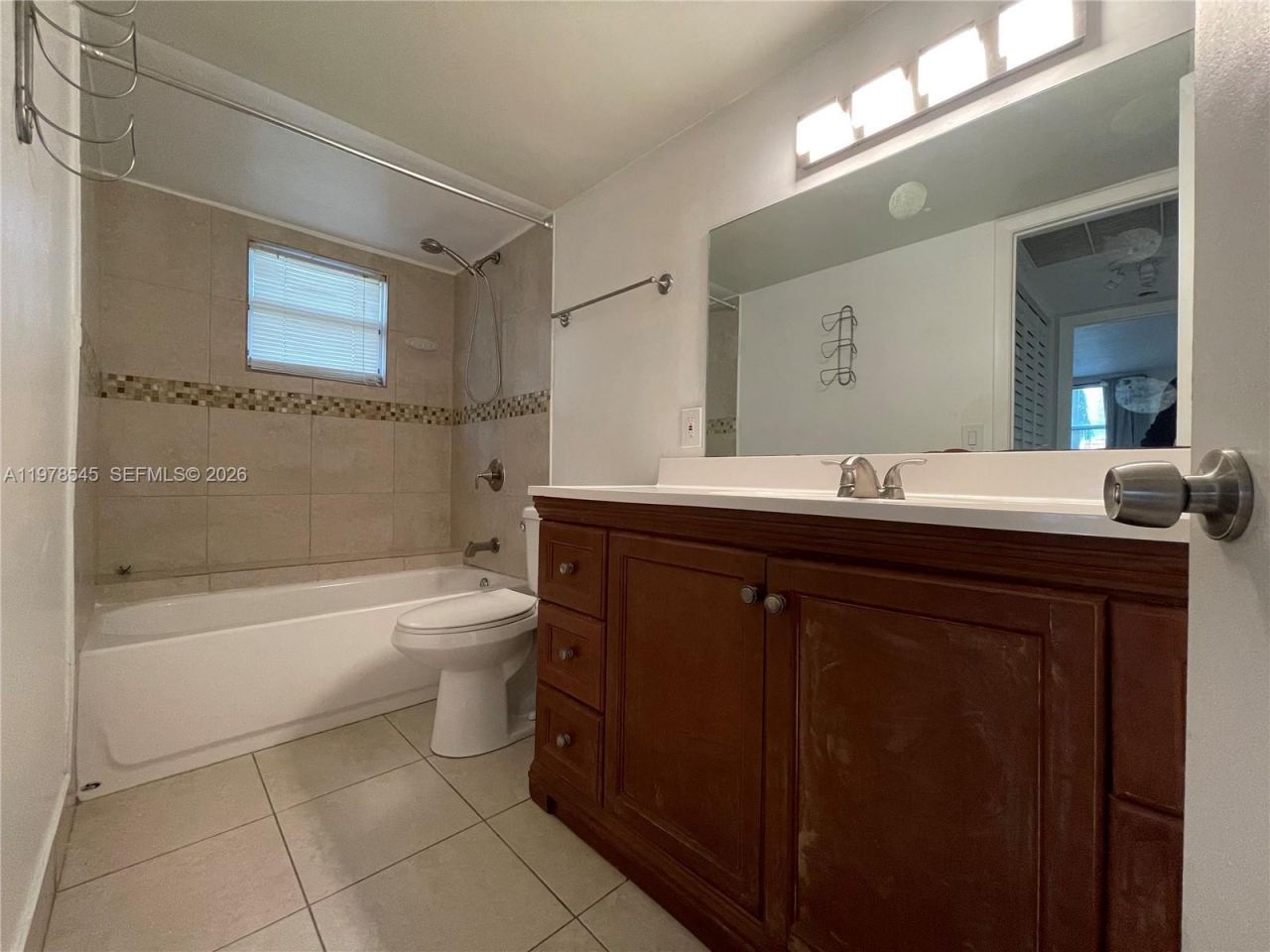 8323 Lake Dr, Unit 108, Doral, FL 33166 Photo