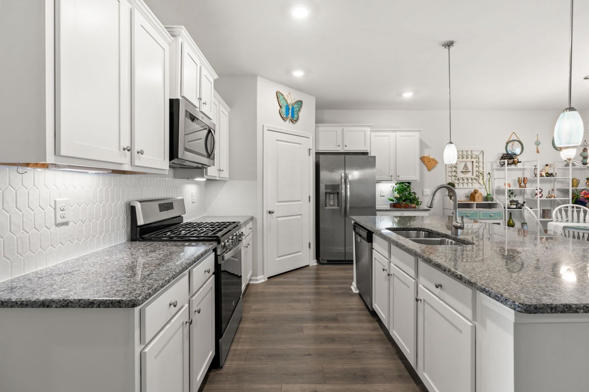 3025 Sutherland Dr. Photo 10