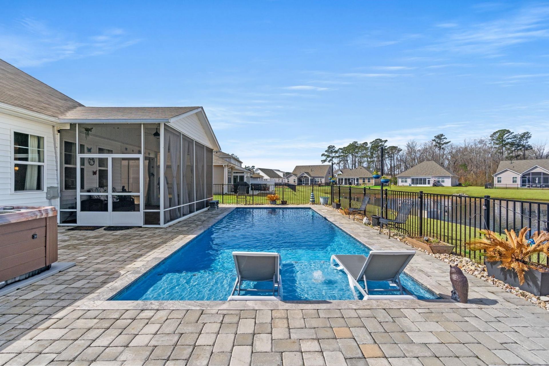 3025 Sutherland Dr. Photo 4