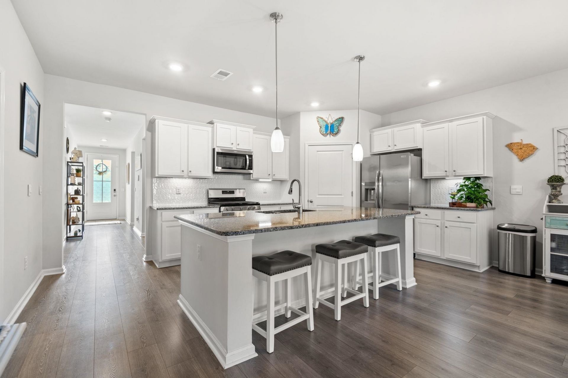 3025 Sutherland Dr. Photo 8