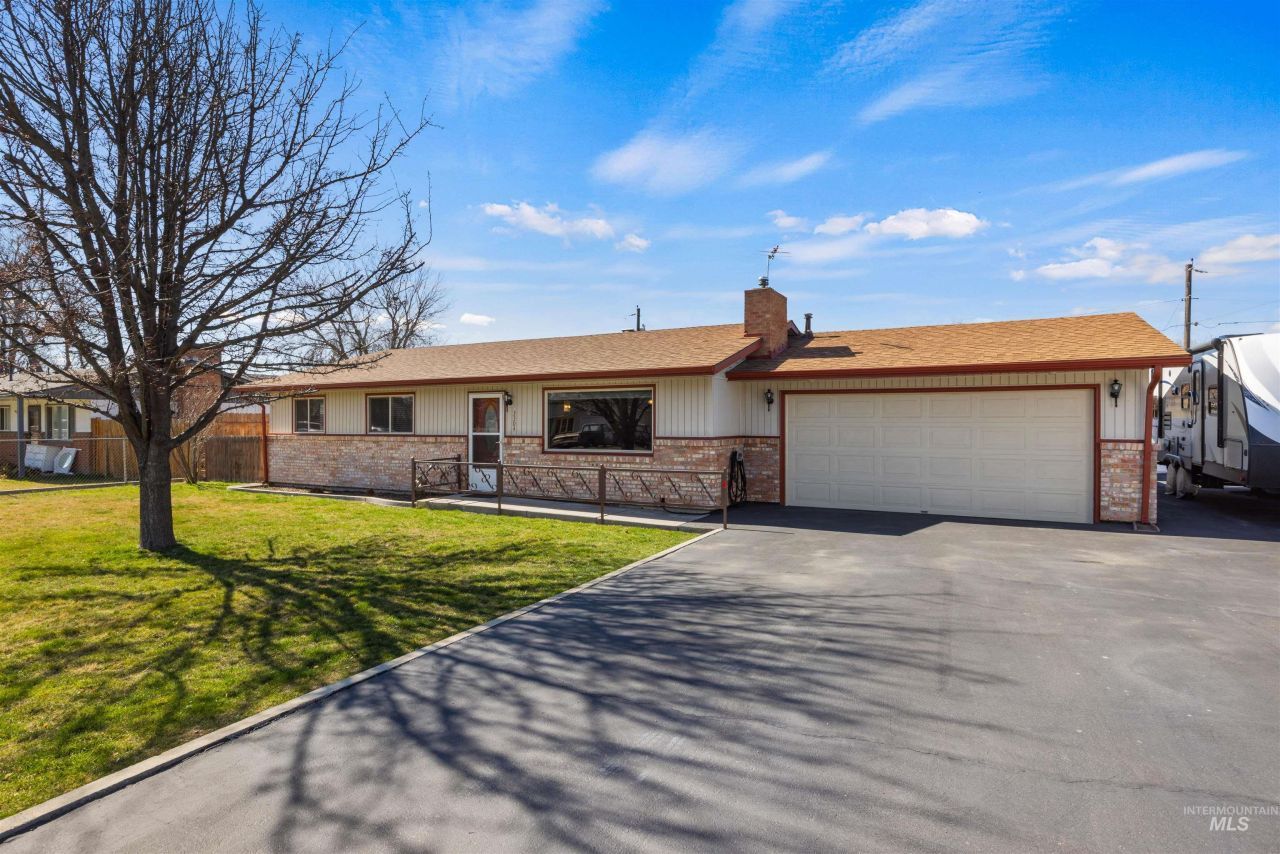 3304 S Illinois Ave, Caldwell, ID 83605 Main Photo