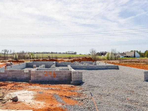 210 Low Plains Ln, Clarksville, TN 37043