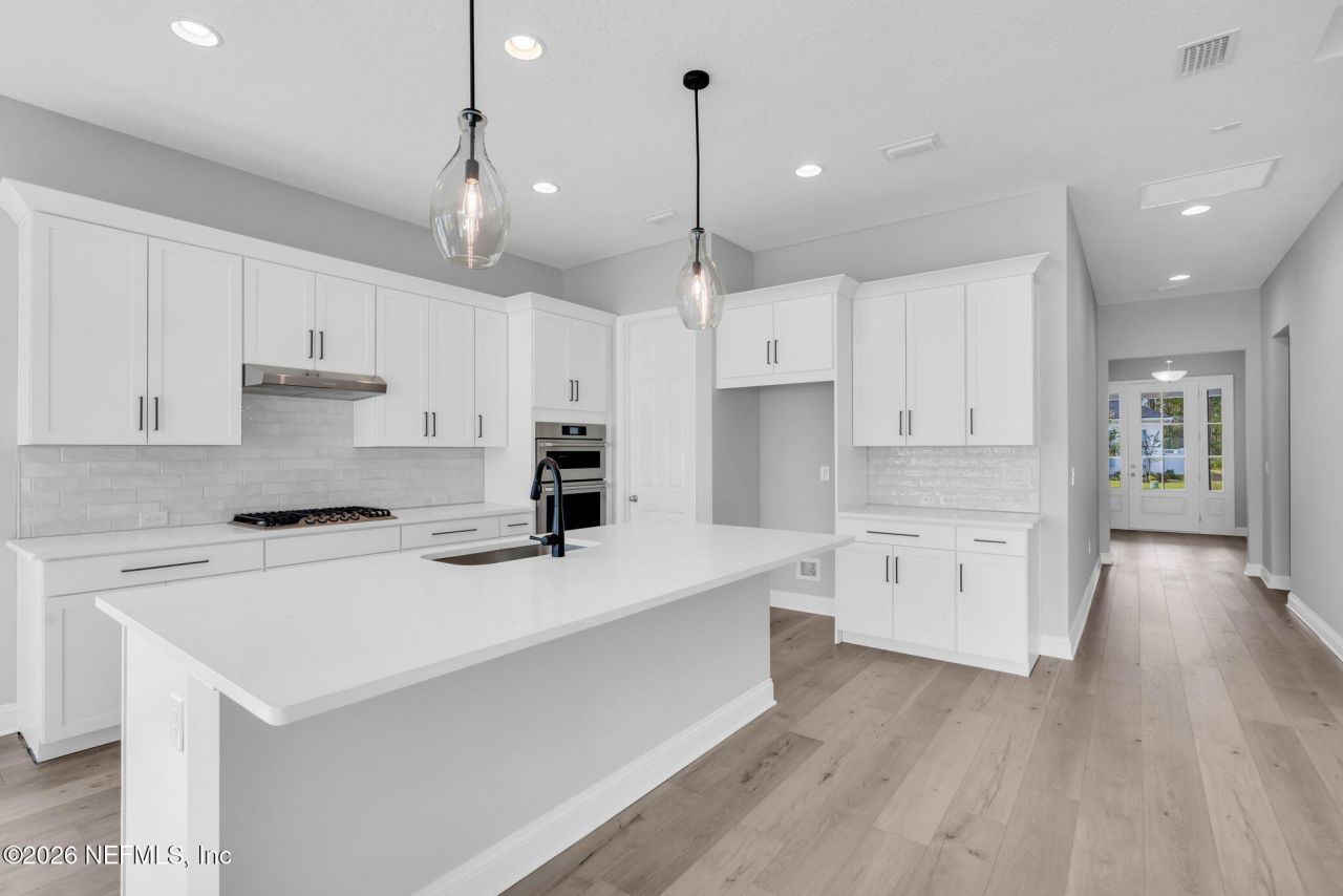 12133 Mariposa Avenue, Jacksonville, FL 32256 Photo
