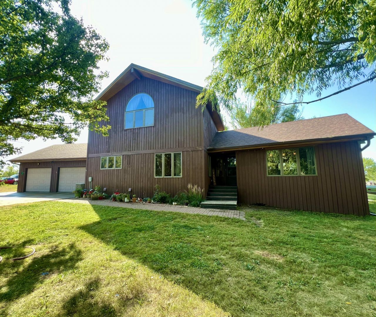 705 E Farmer Avenue Howard, SD 57349