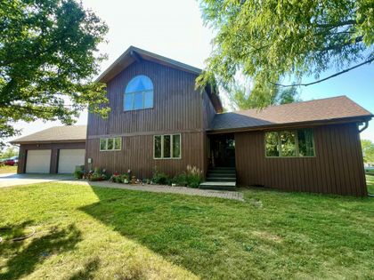 705 E Farmer Avenue Howard, SD 57349