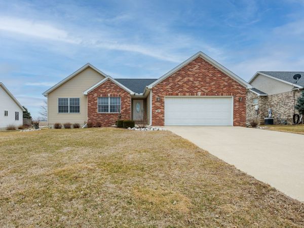 117 White Tail Street , Hudson, IL 61748