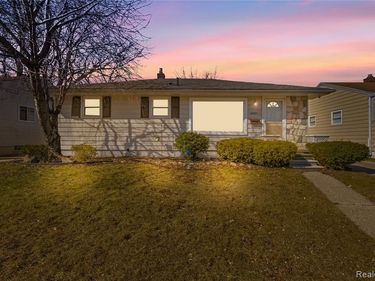 26071 Compson Street, Roseville, MI 48066