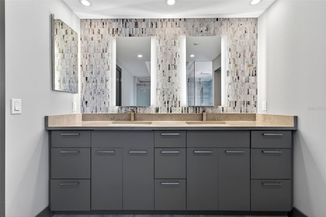 800 N Tamiami Trail, Unit 1217, Sarasota, FL 34236 Photo