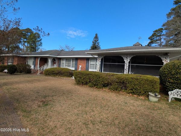 1423 Greenville Boulevard SE, Greenville, NC 27858