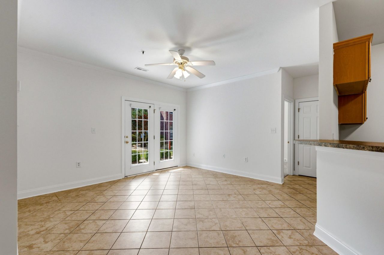 2009 Silvercrest Dr.  Photo 4