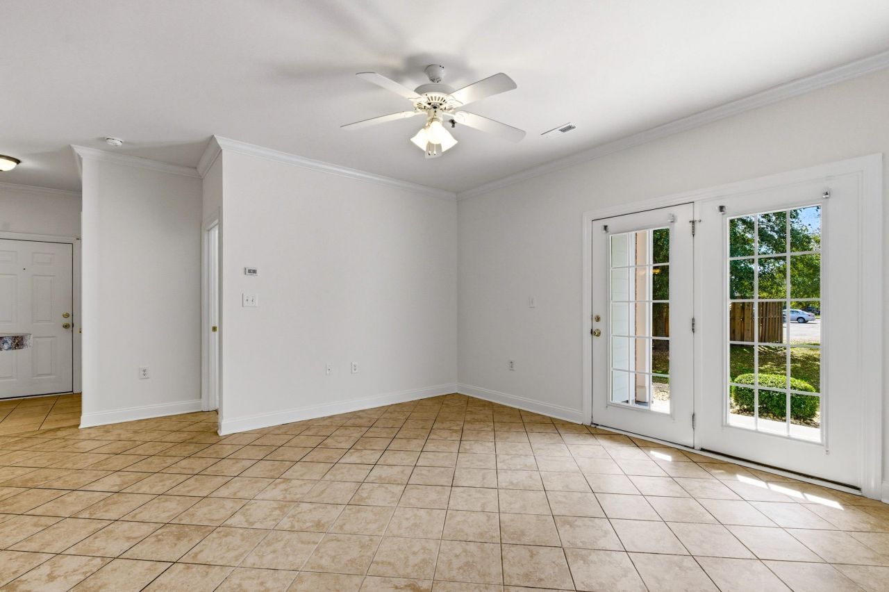 2009 Silvercrest Dr.  Photo 6