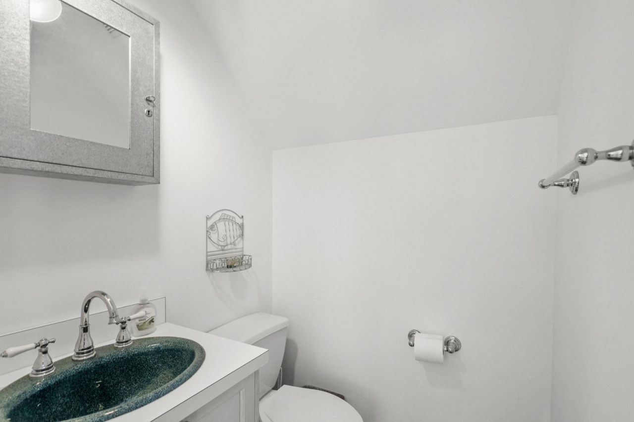 6001 - E5 S Kings Hwy. Photo 26