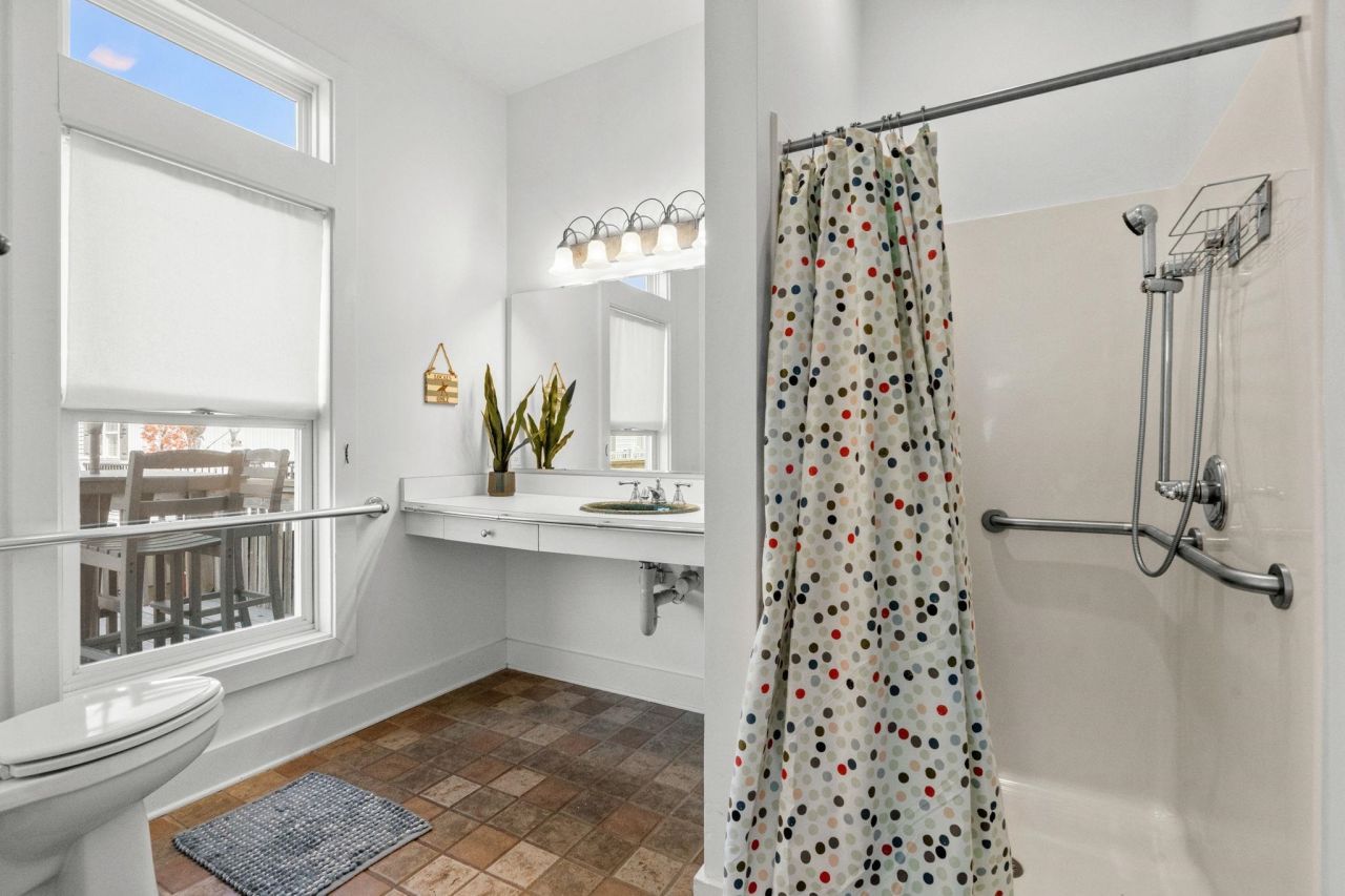 6001 - E5 S Kings Hwy. Photo 29