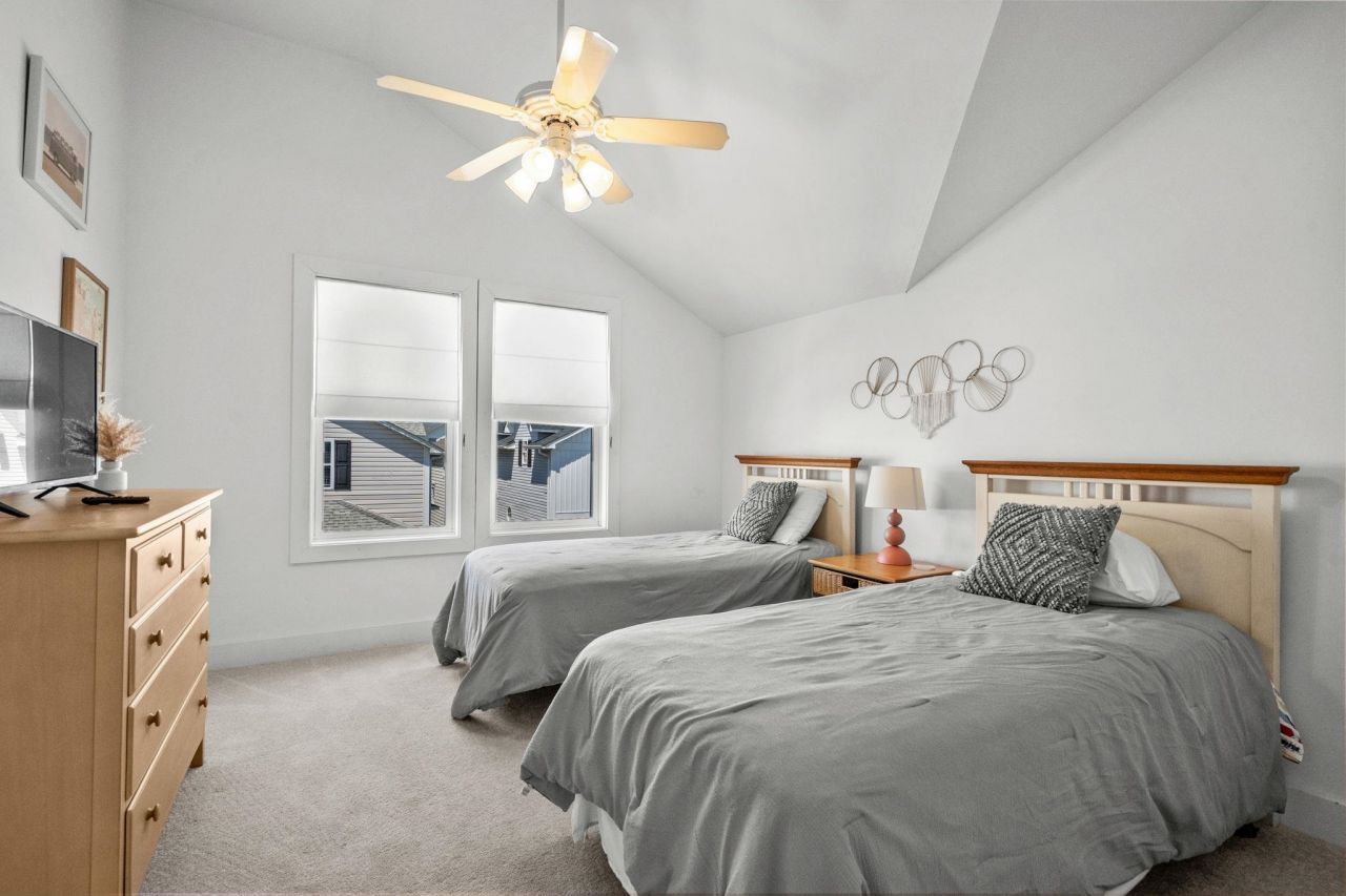 6001 - E5 S Kings Hwy. Photo 35