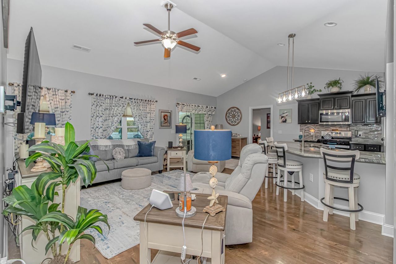 249 Maple Oak Dr. Photo 4