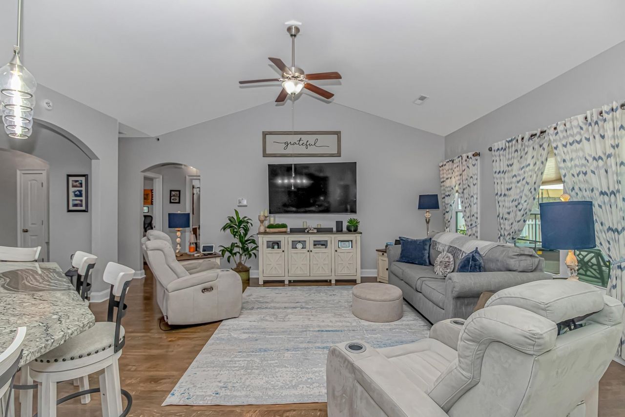 249 Maple Oak Dr. Photo 5