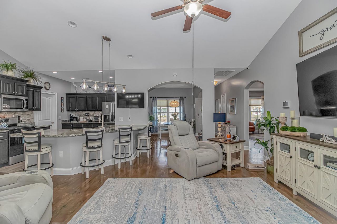 249 Maple Oak Dr. Photo 6