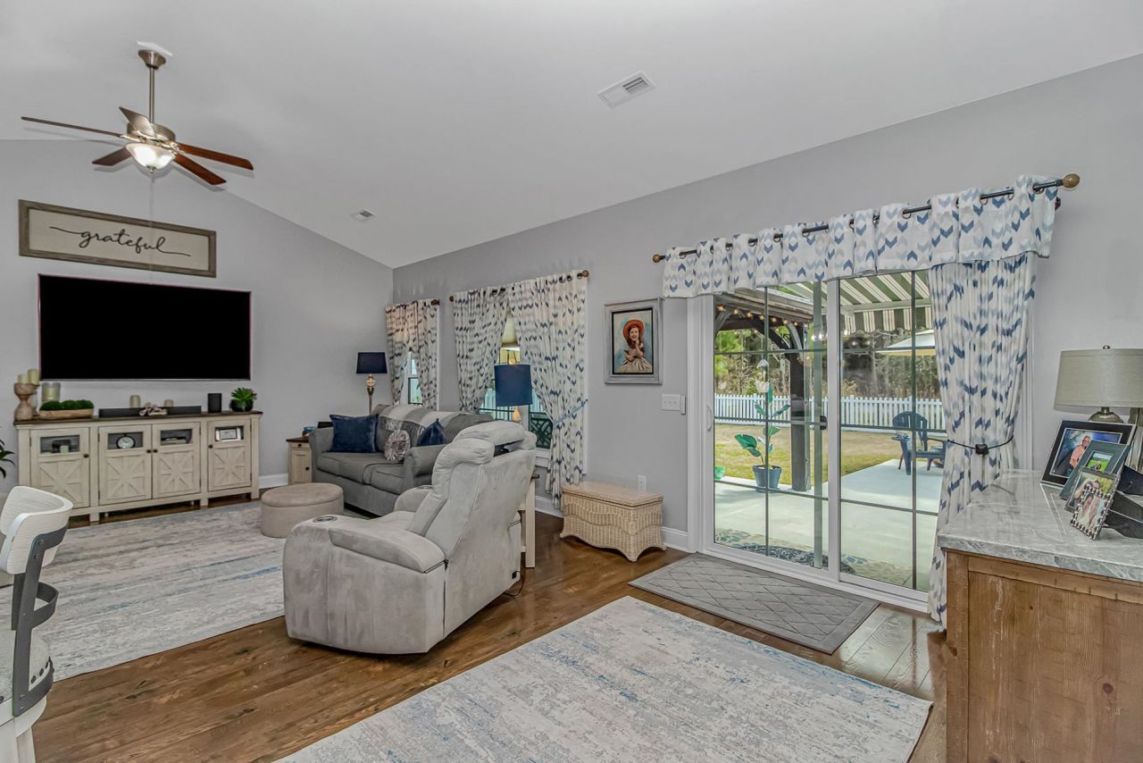 249 Maple Oak Dr. Photo 7