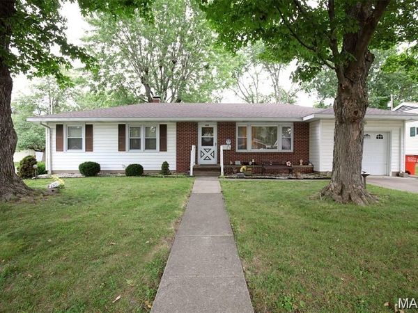 929 W Jay Street, Vandalia, IL 62471