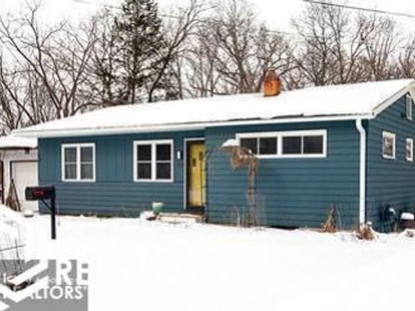 905 E Briggs Avenue, Fairfield, IA 52556