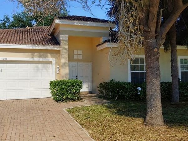 5201 NW 25th St , Lauderhill, FL 33313