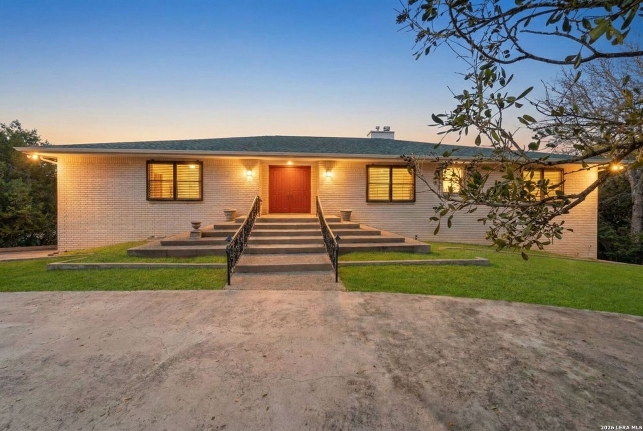 85 Mission, New Braunfels, TX 78130 Main Photo