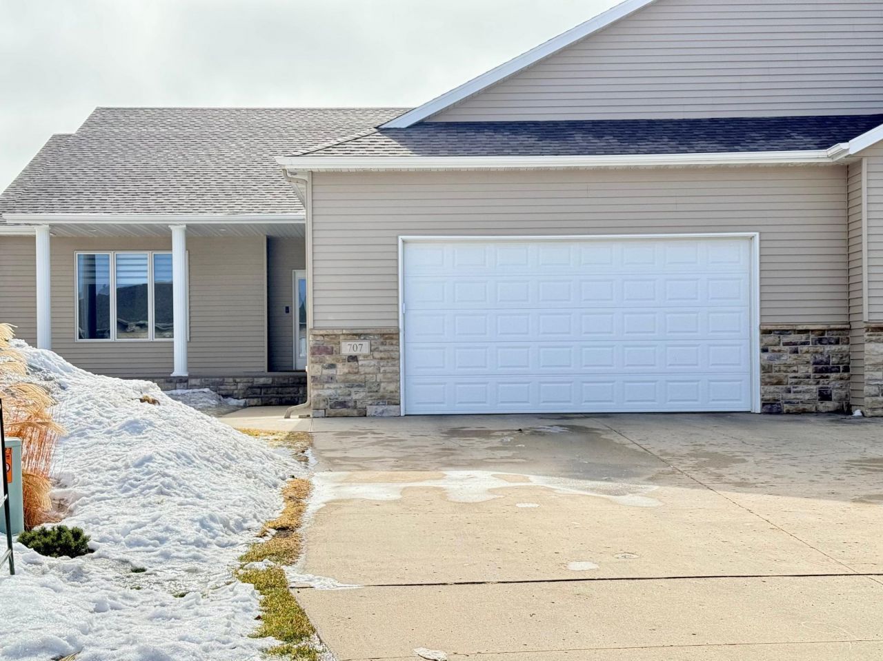 707 43rd Avenue S primary photo