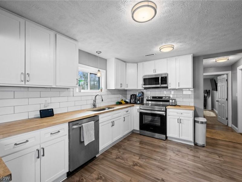 1887 Hillsdale Drive, Twinsburg, OH 44087 Photo 8