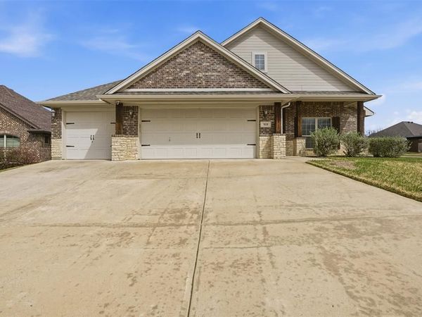 1029 Destrehan Court , Burleson, TX 76028