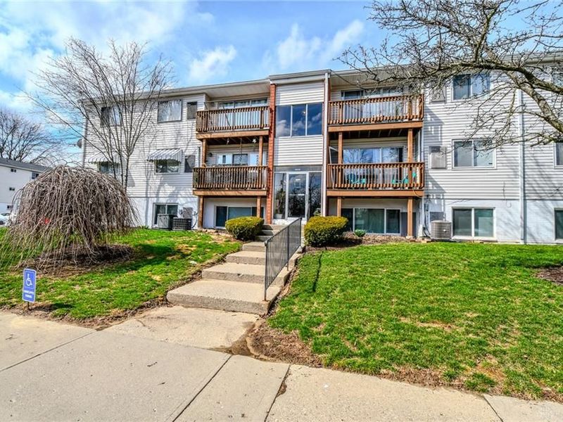 5655 E Coach Drive, Unit I, Kettering, OH 45440 Photo 2