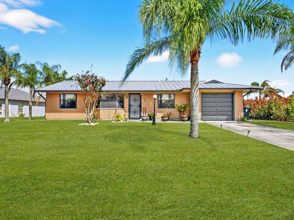 456 SW Kestor Drive, Port St. Lucie, FL 34953