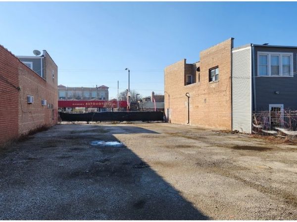 5350 W Diversey Avenue, Chicago, IL 60639