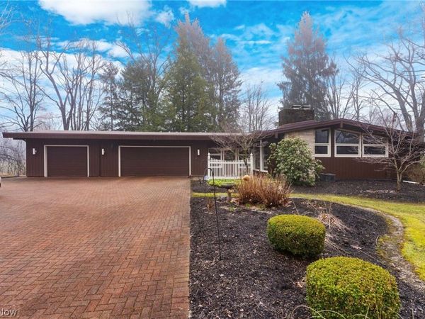 2479 Tibbetts Wick Road , Girard, OH 44420