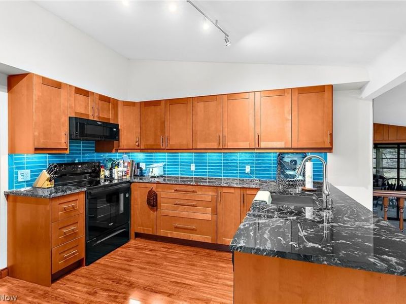 2479 Tibbetts Wick Road, Girard, OH 44420 Photo 10