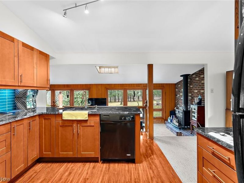 2479 Tibbetts Wick Road, Girard, OH 44420 Photo 12