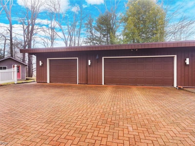 2479 Tibbetts Wick Road, Girard, OH 44420 Photo 2