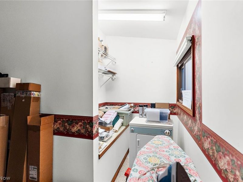 2479 Tibbetts Wick Road, Girard, OH 44420 Photo 23