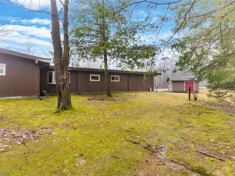 2479 Tibbetts Wick Road, Girard, OH 44420 Photo 35