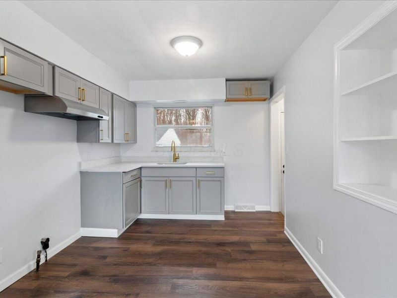 2299 Holt Avenue, Columbus, OH 43219 Photo 12