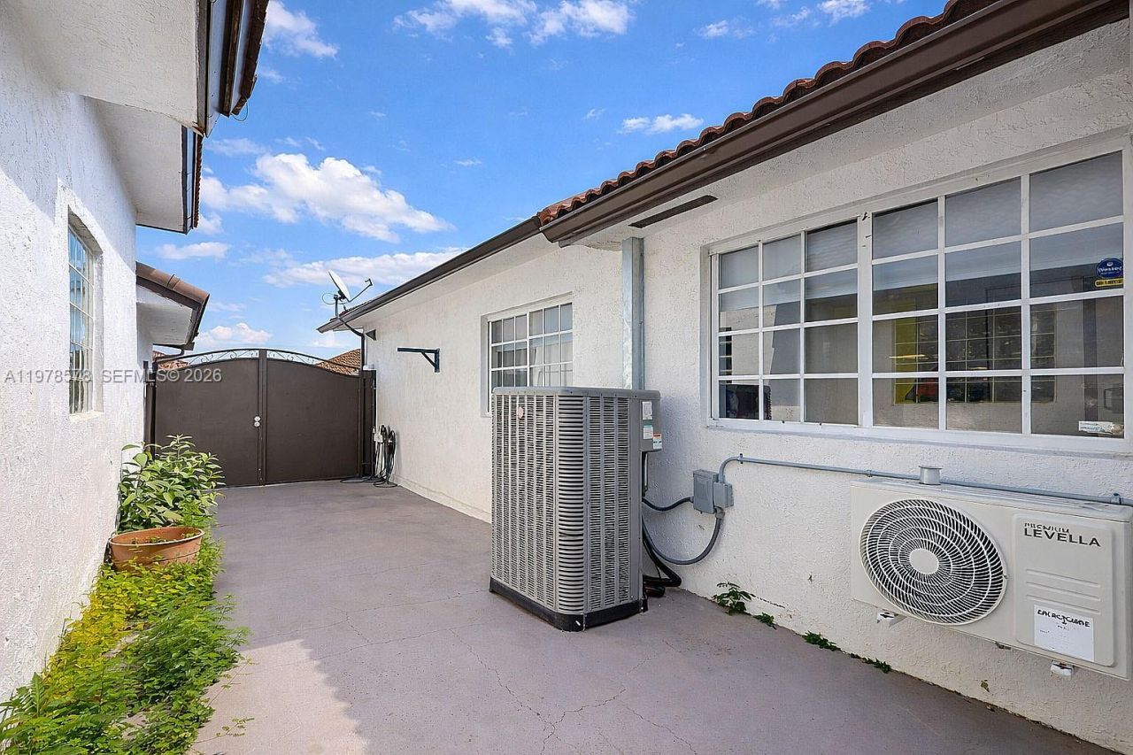 3502 SW 156th Ct, Miami, FL 33185 Photo